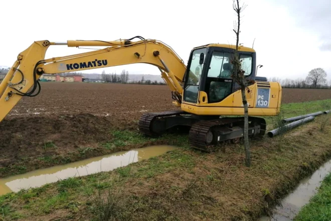KOMATSU PC130-7